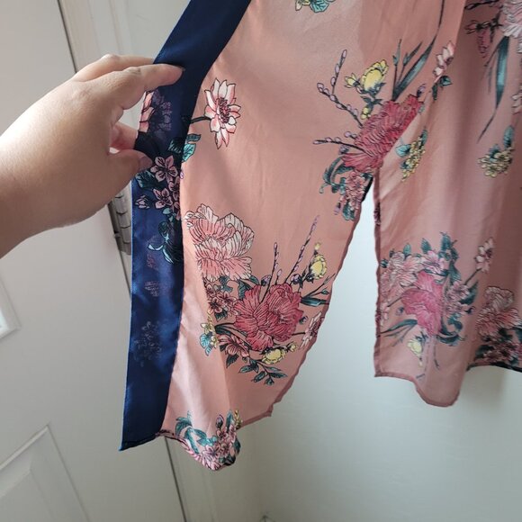 Derek Heart Romantic Floral Kimono - Picture 4 of 7